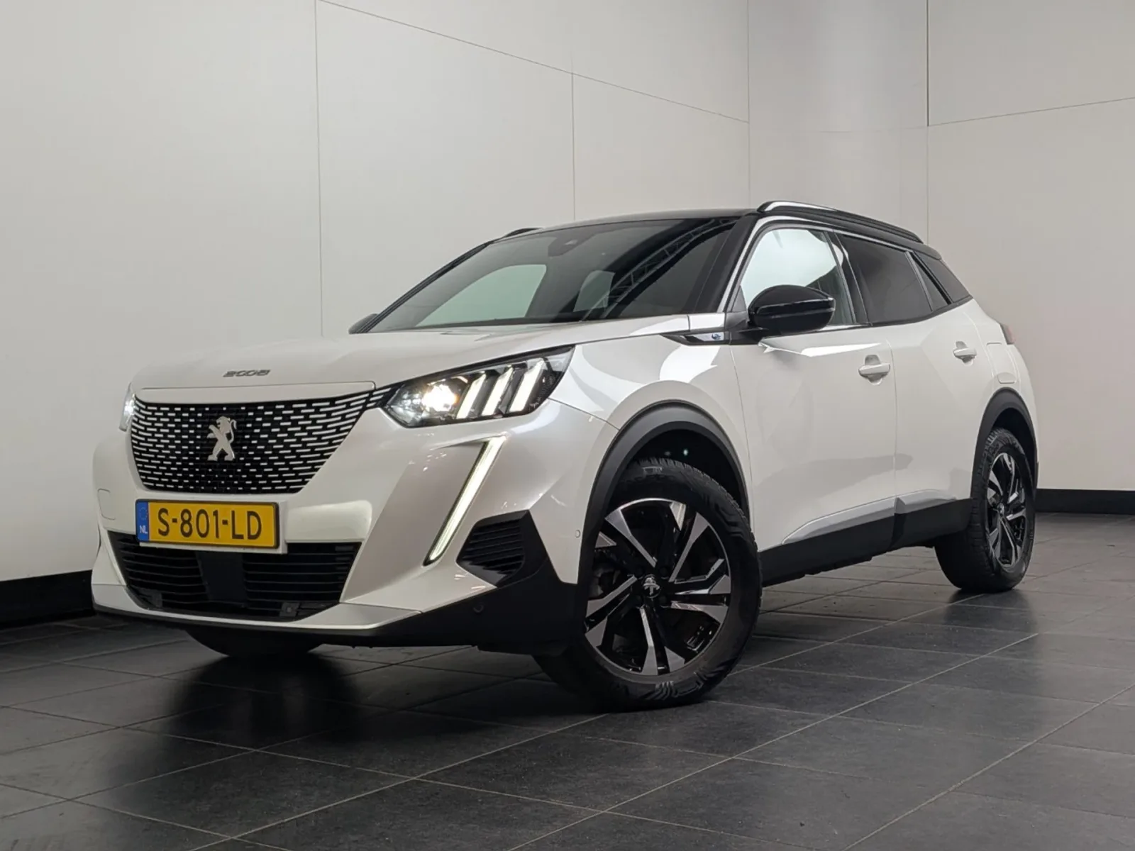 Peugeot e-2008 (2023) — foto 1