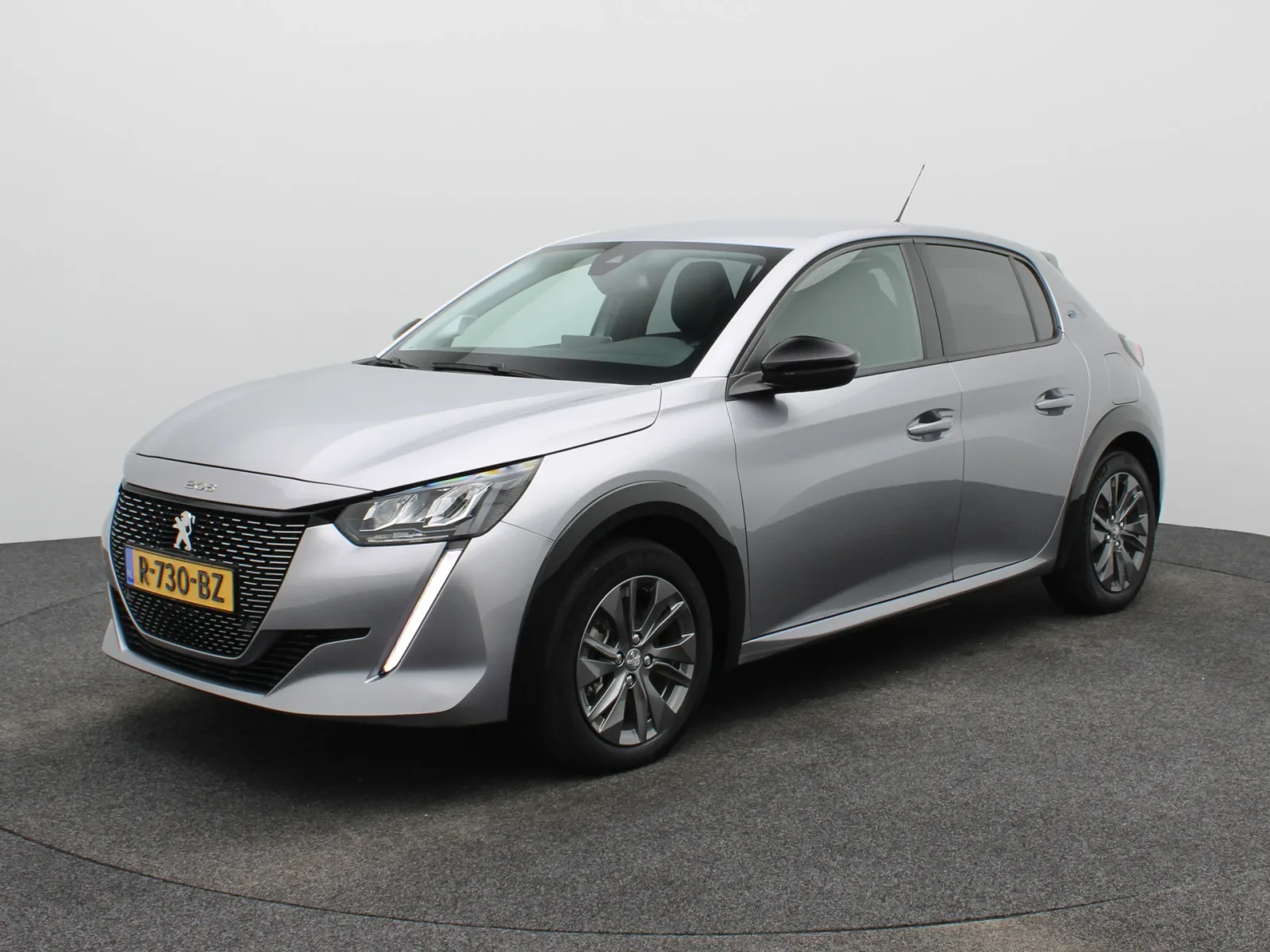 Peugeot e-208 (2022) — foto 1