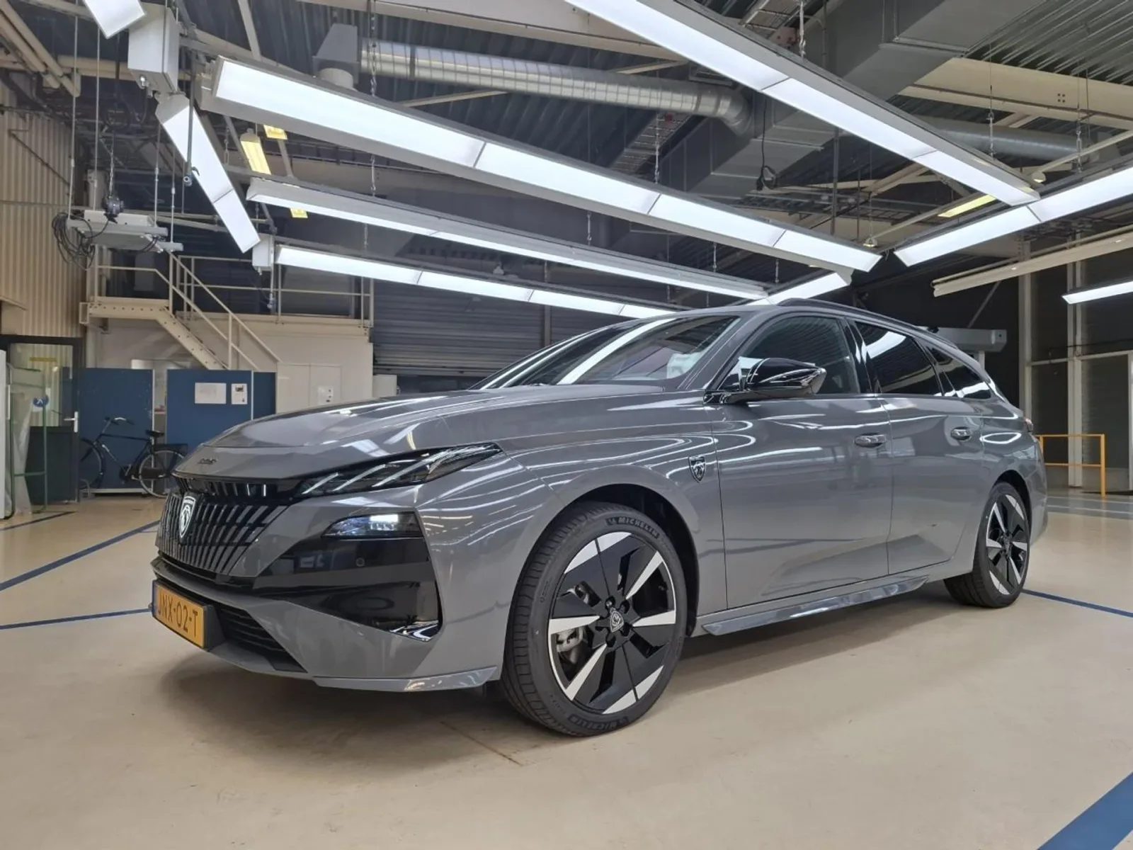 Peugeot e-308 (2025) — foto 1