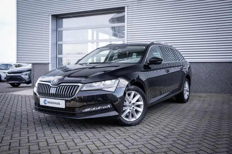 Škoda Superb (2023)