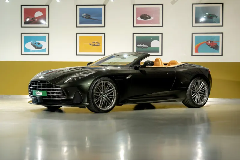 Aston Martin DB12 Volante (2024)
