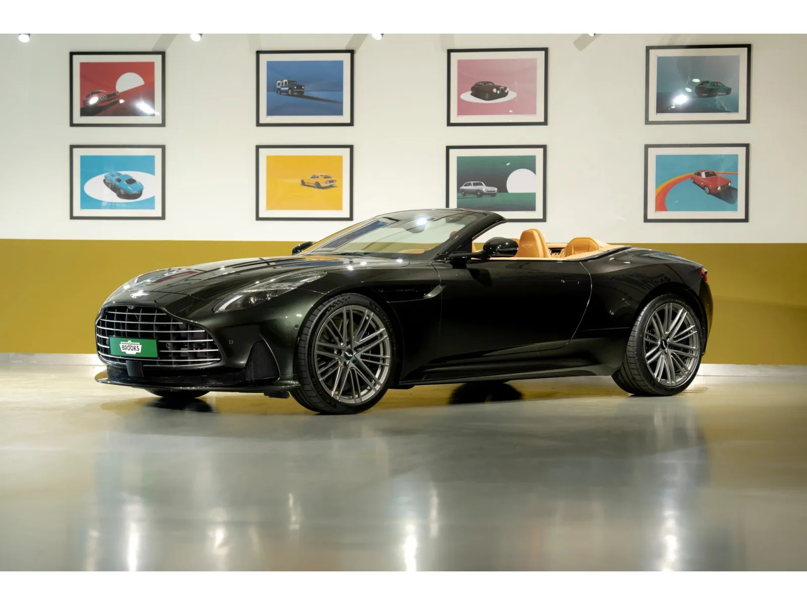 Aston Martin DB12 Volante (2024) — foto 1