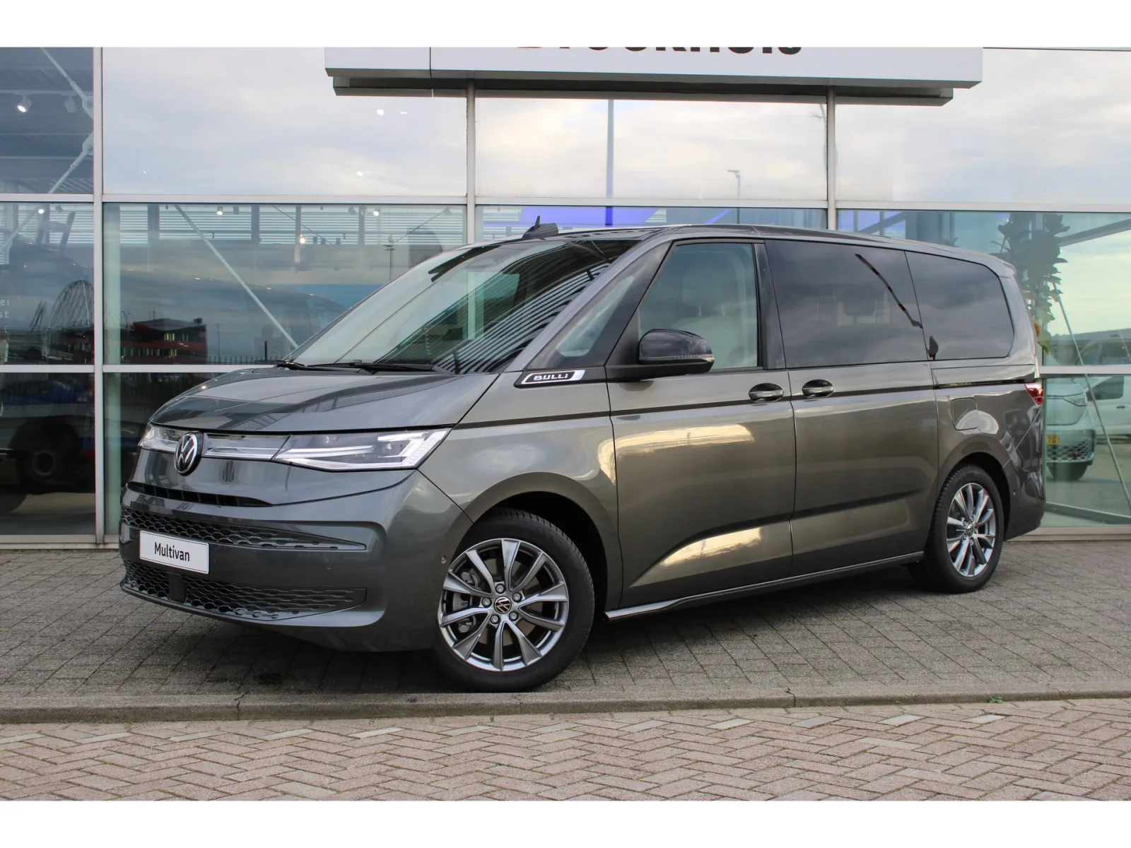 Volkswagen Multivan (2025) — foto 1