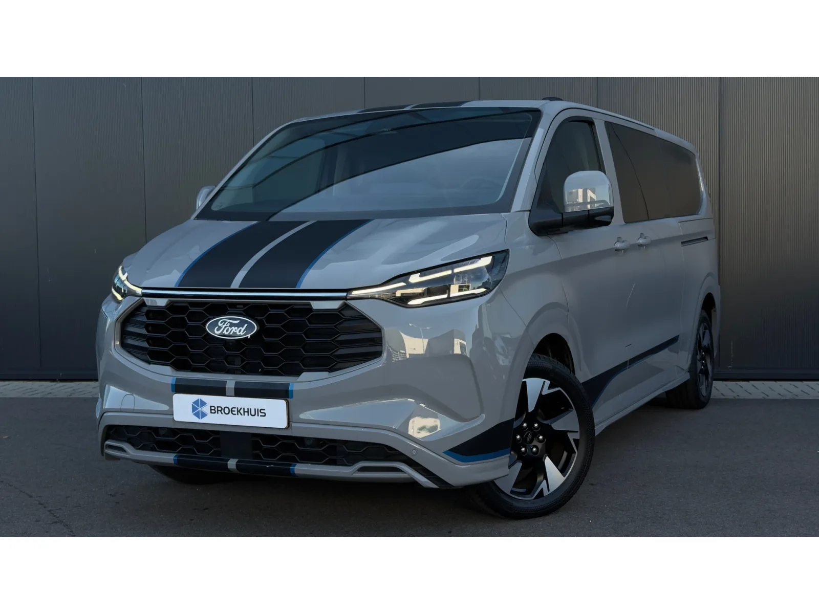 Ford Transit Custom (2025) — foto 1
