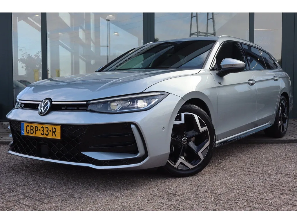 Volkswagen Passat (2024) — foto 1