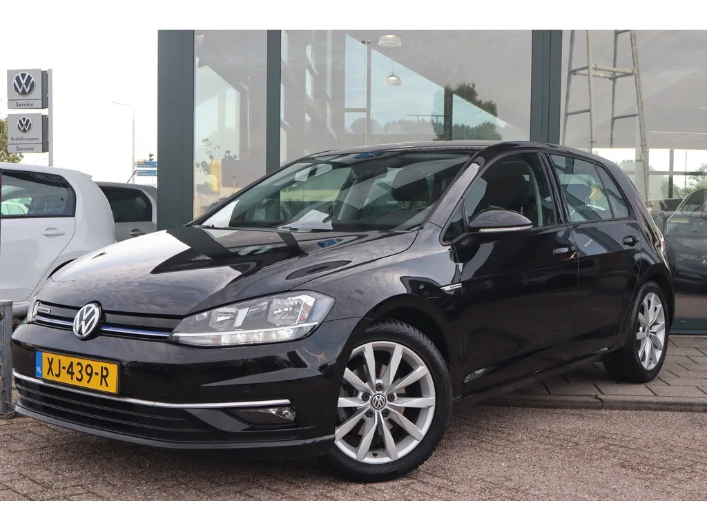 Volkswagen Golf (2019) — foto 1