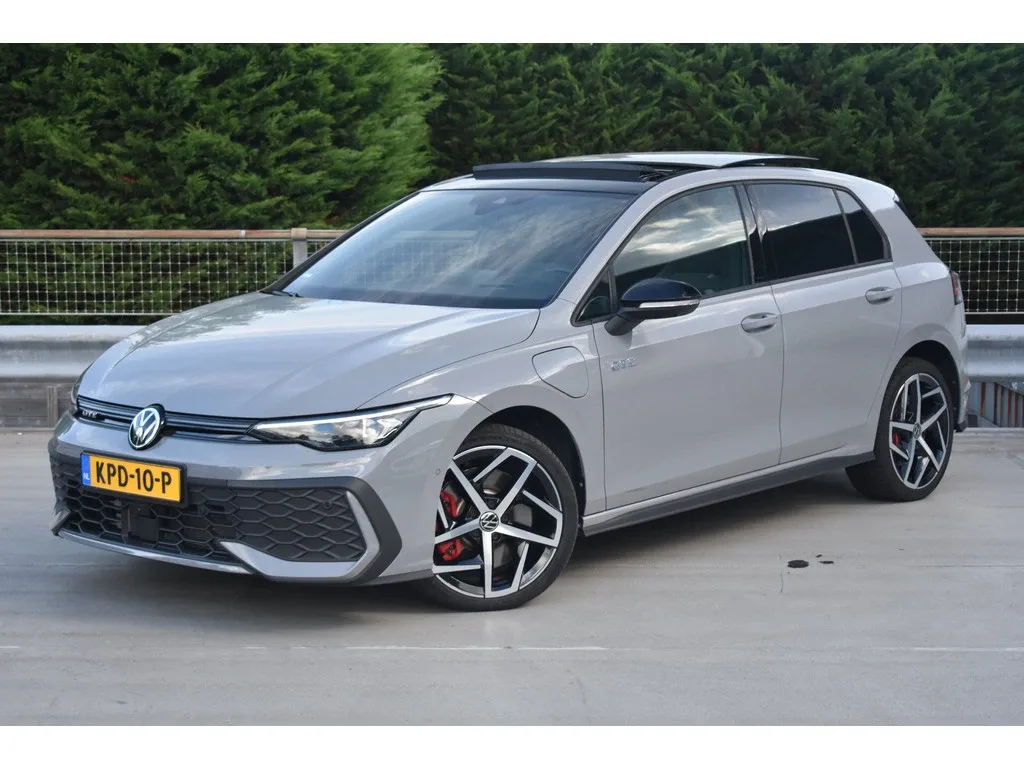 Volkswagen Golf (2025) — foto 1