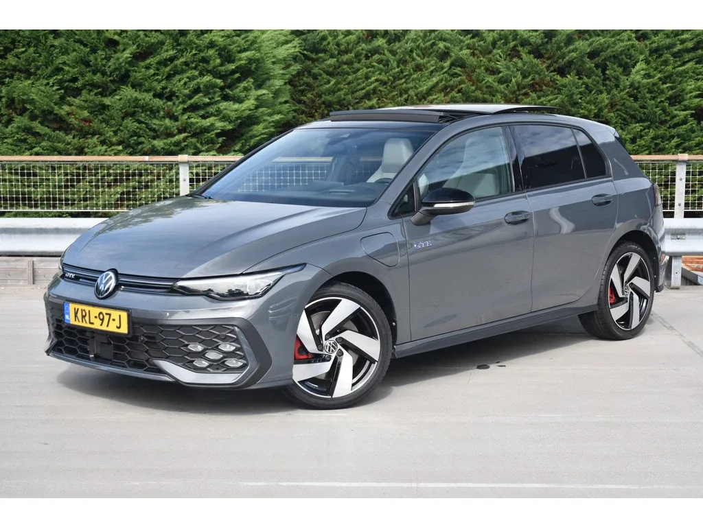 Volkswagen Golf (2025) — foto 1
