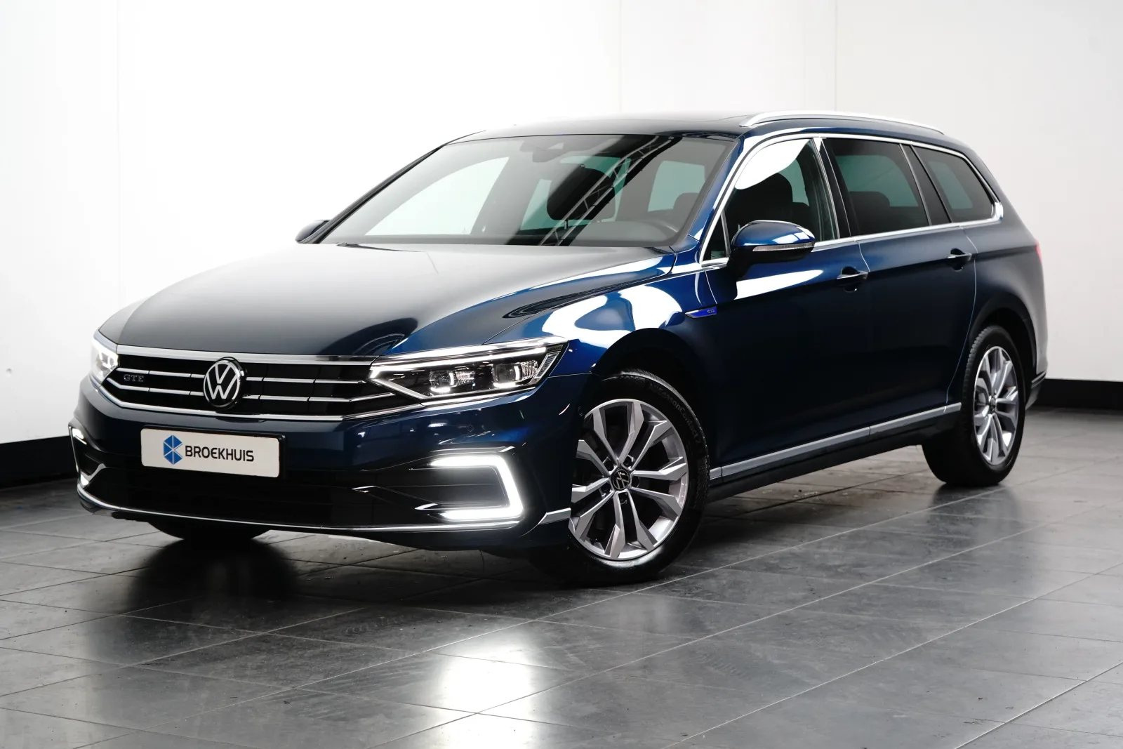 Volkswagen Passat (2022) — foto 1