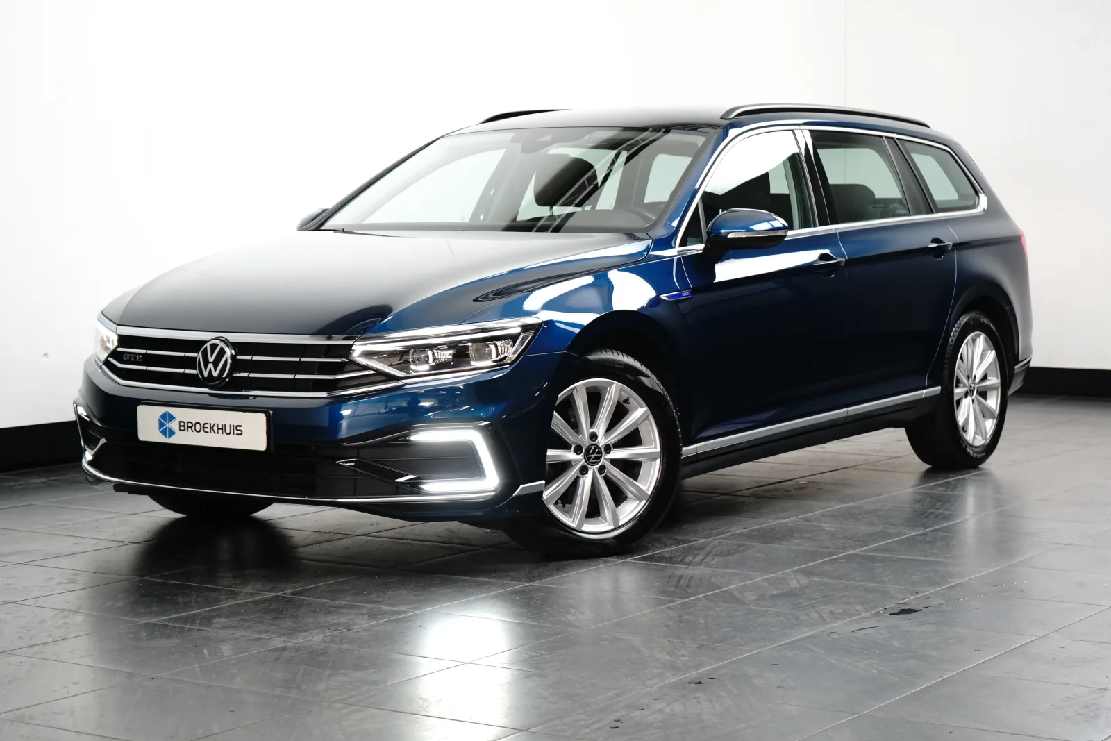 Volkswagen Passat (2023) — foto 1