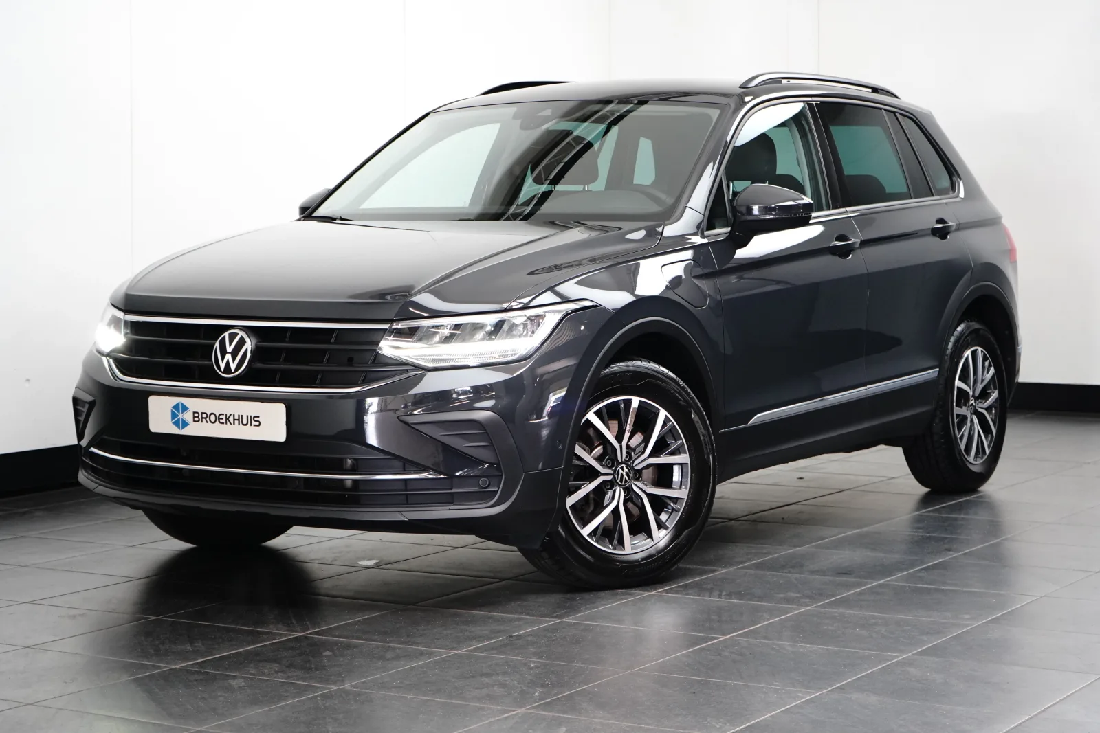 Volkswagen Tiguan (2022) — foto 1