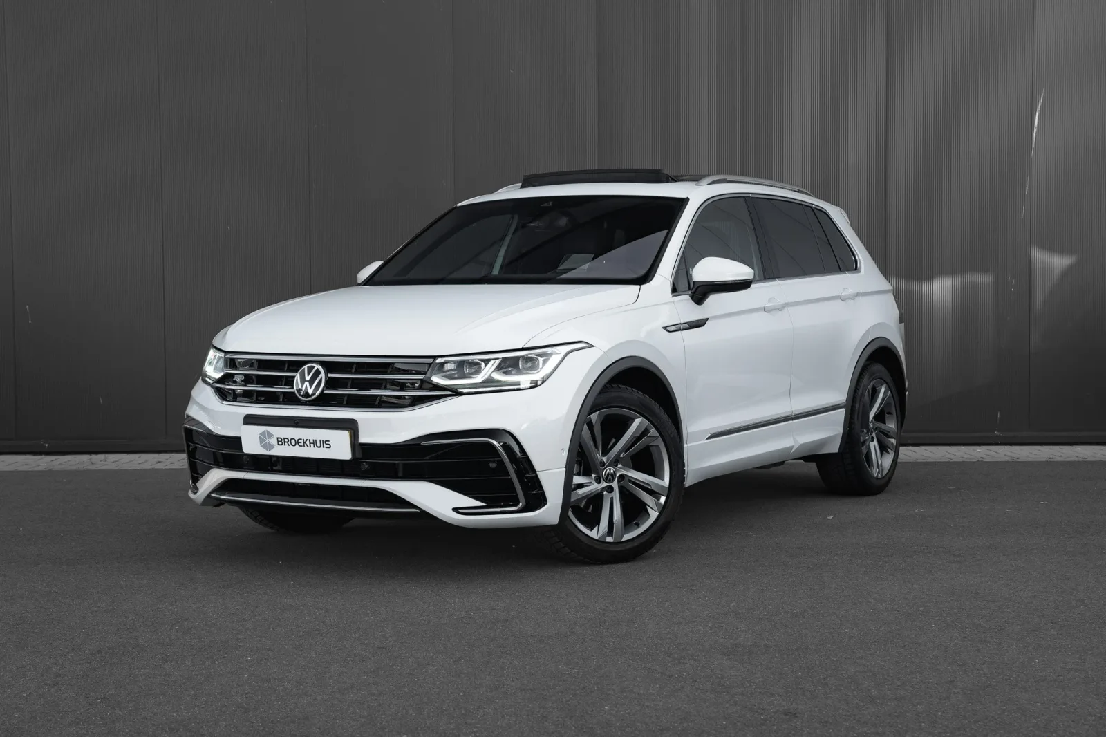Volkswagen Tiguan (2021) — foto 1
