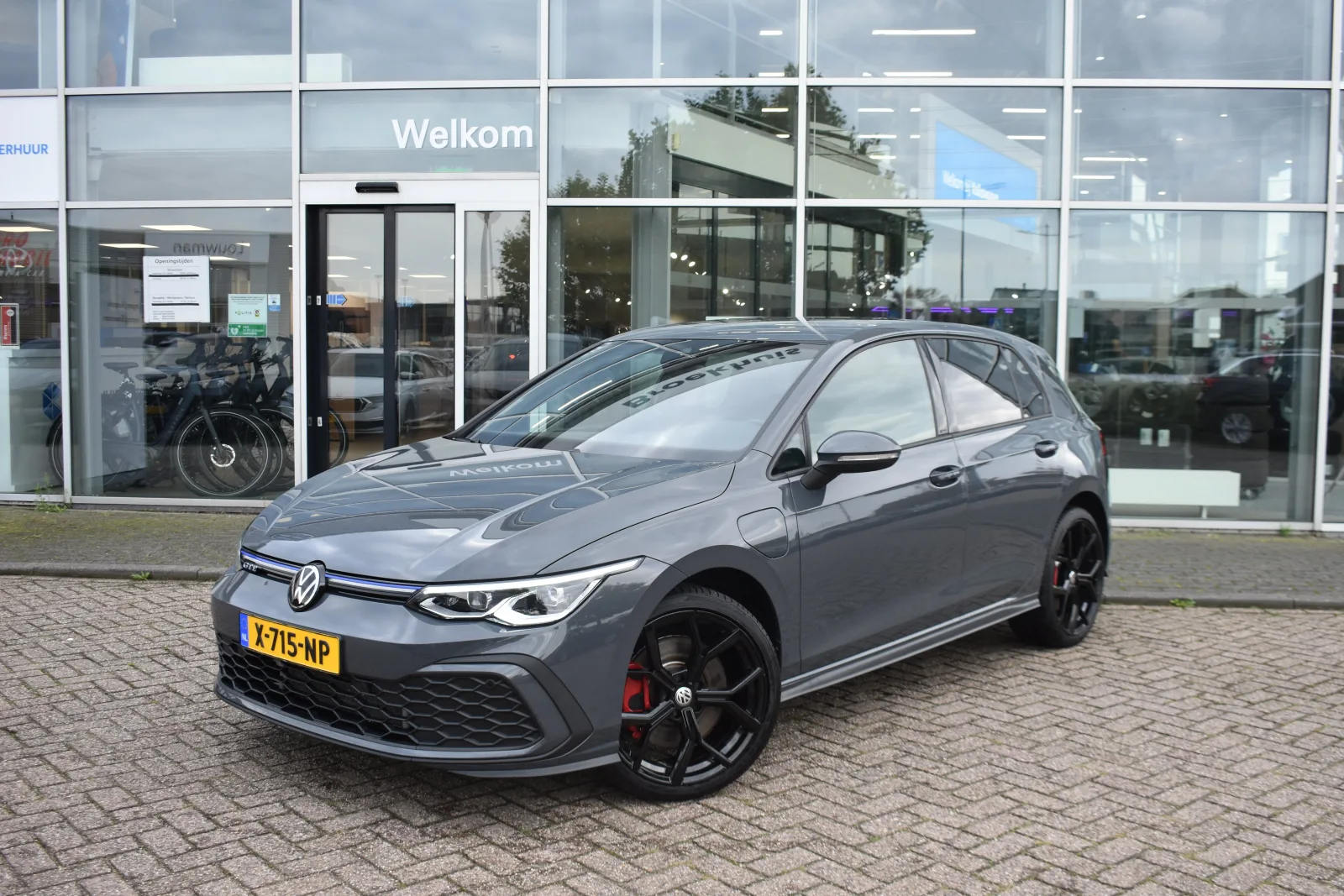 Volkswagen Golf (2023) — foto 1