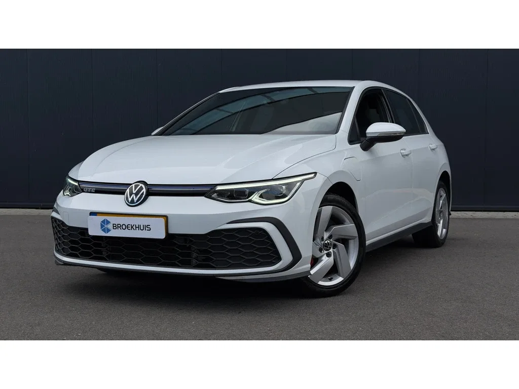 Volkswagen Golf (2022) — foto 1