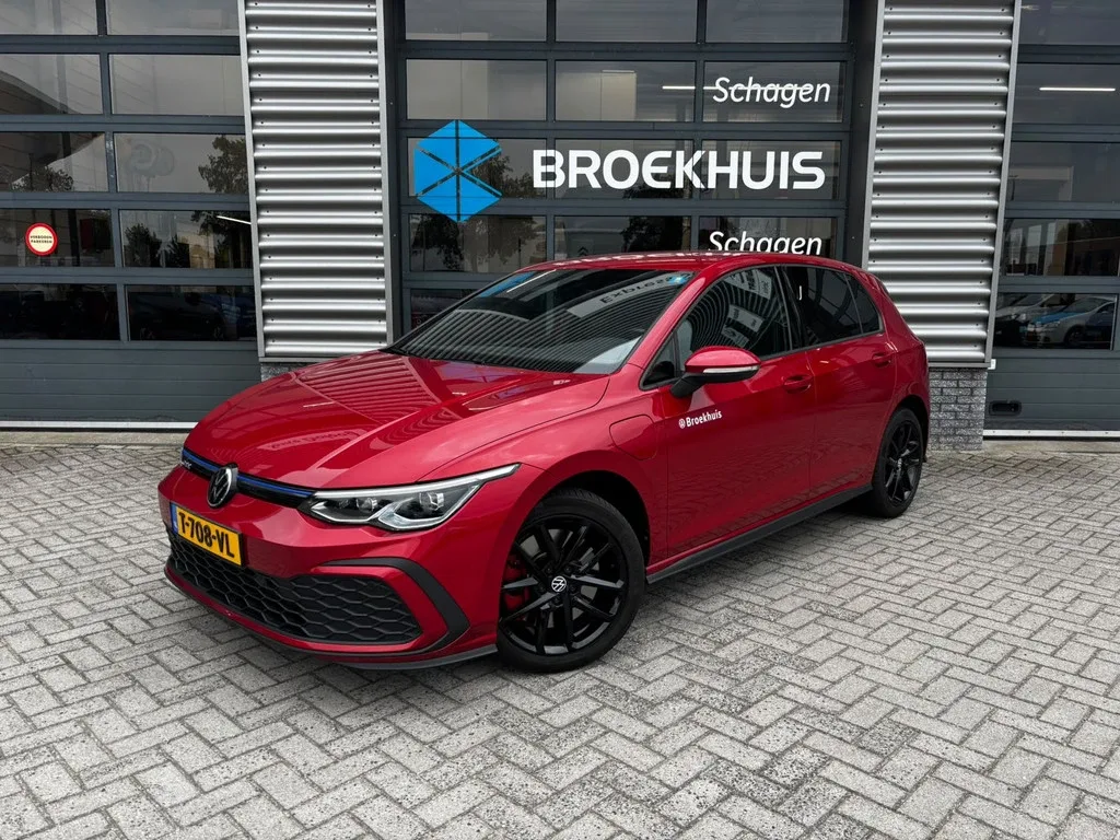 Volkswagen Golf (2021) — foto 1