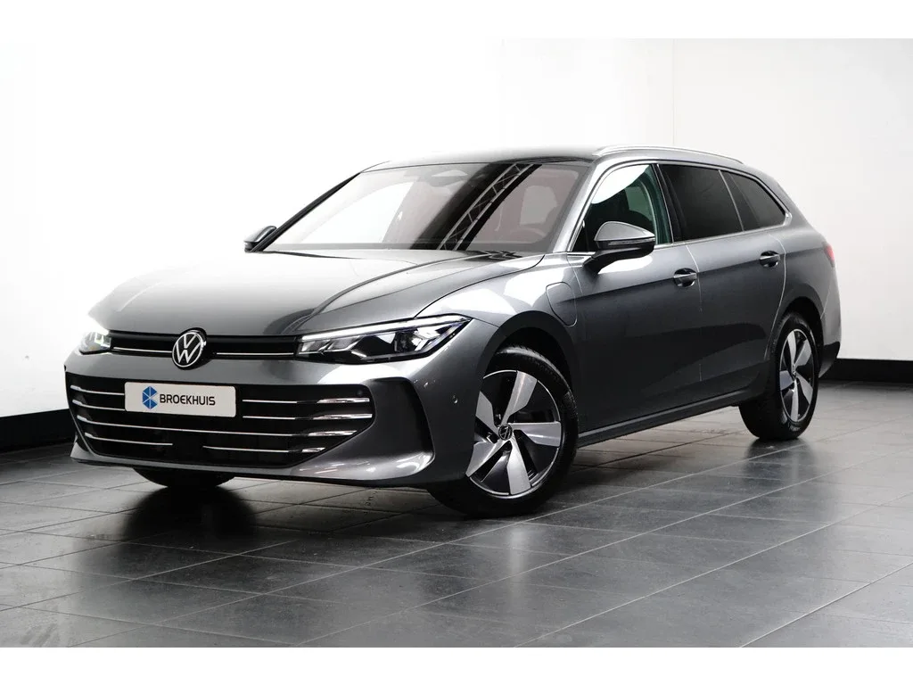 Volkswagen Passat (2025) — foto 1