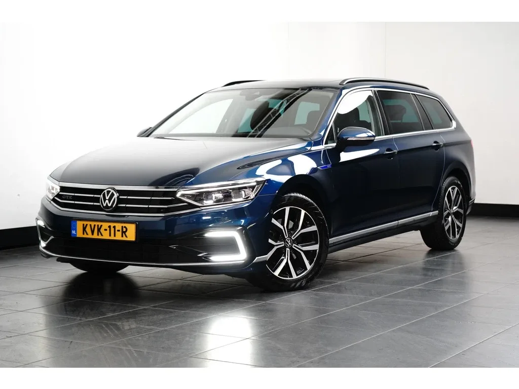 Volkswagen Passat (2022) — foto 1