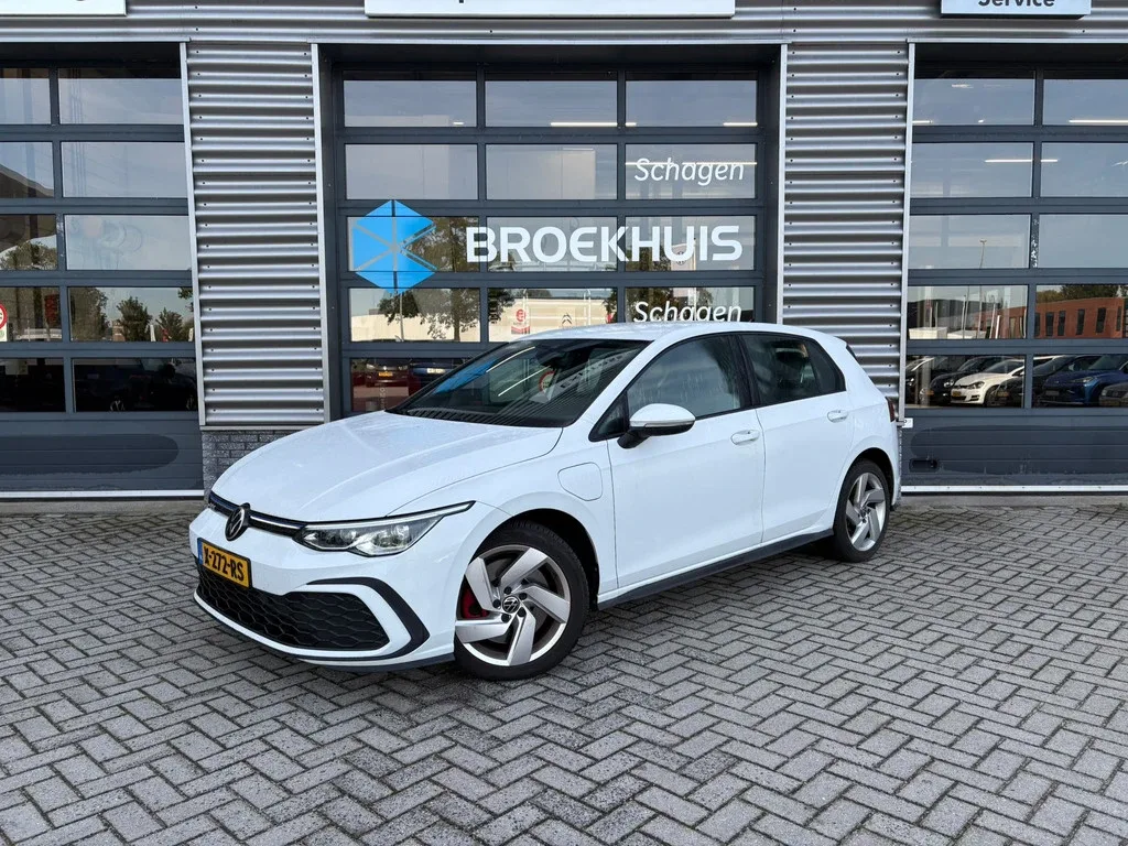 Volkswagen Golf (2021) — foto 1