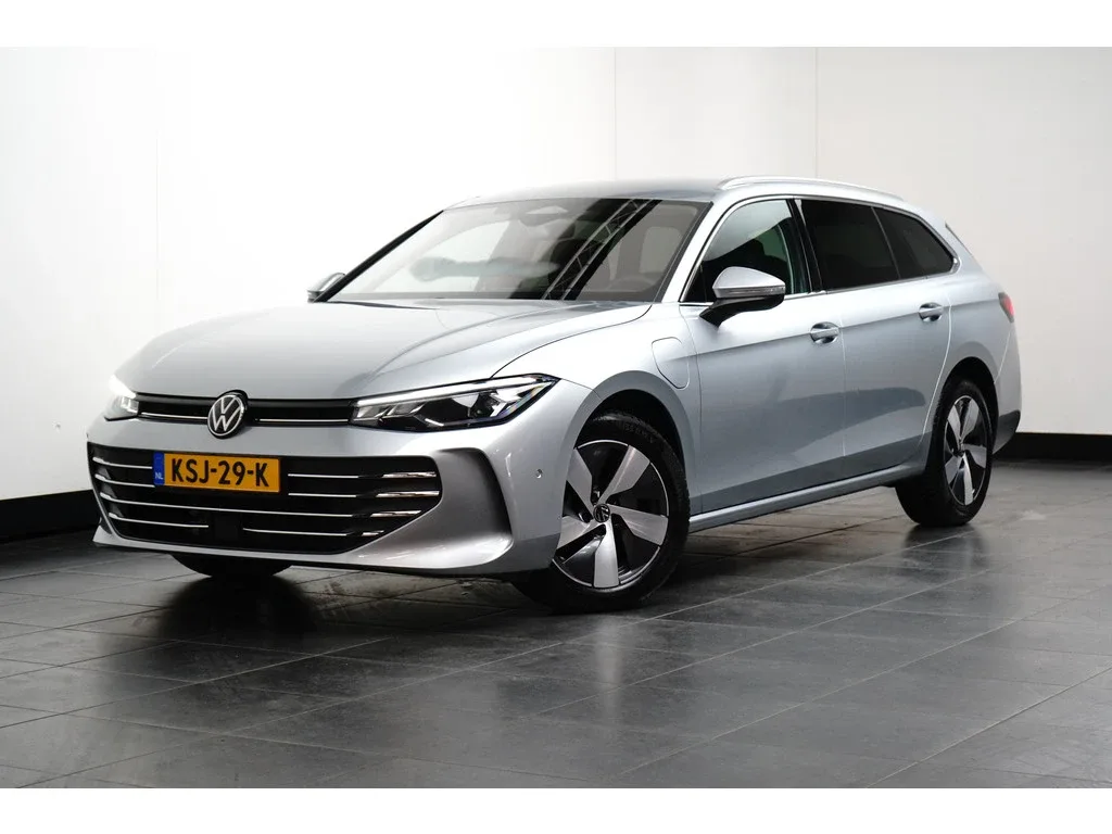 Volkswagen Passat (2025) — foto 1