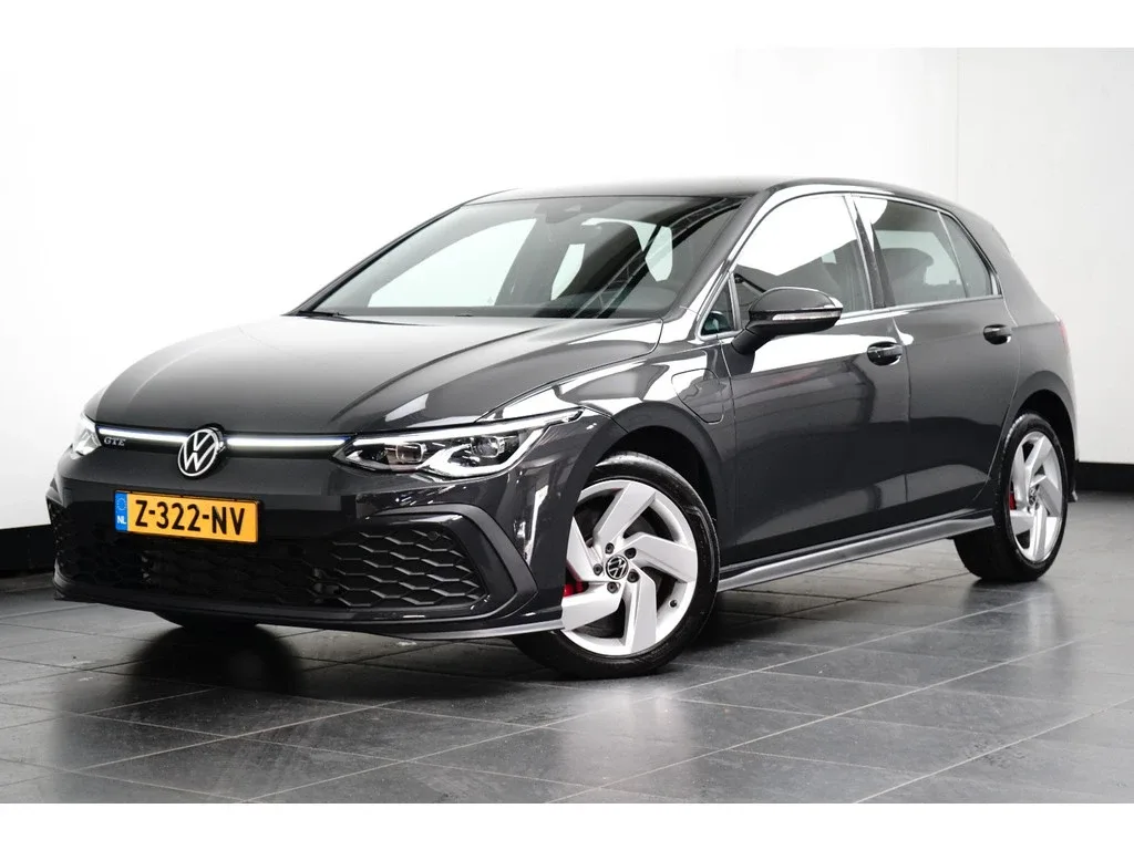 Volkswagen Golf (2022) — foto 1