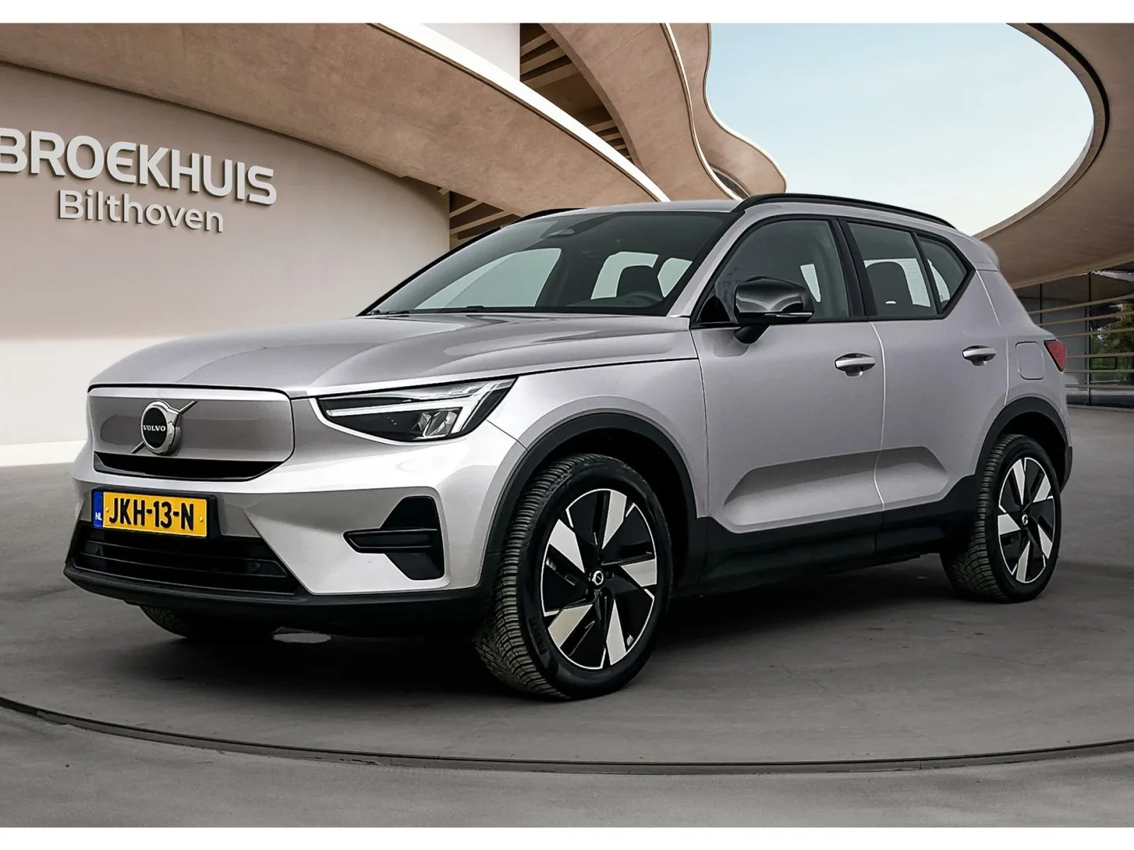 Volvo EX40 (2025) — foto 1