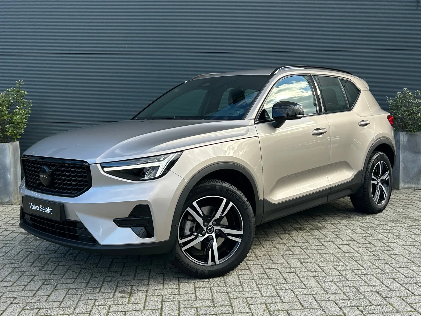 Volvo XC40 (2024) — foto 1