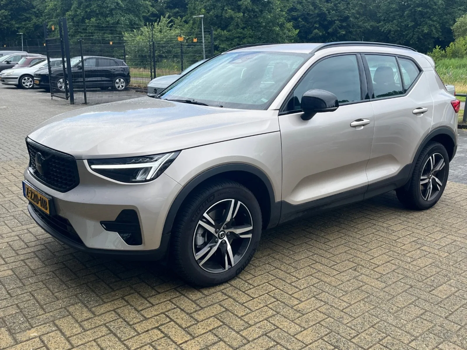 Volvo XC40 (2024) — foto 1