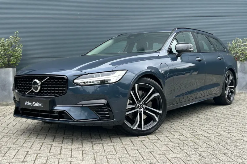 Volvo V90 (2025)