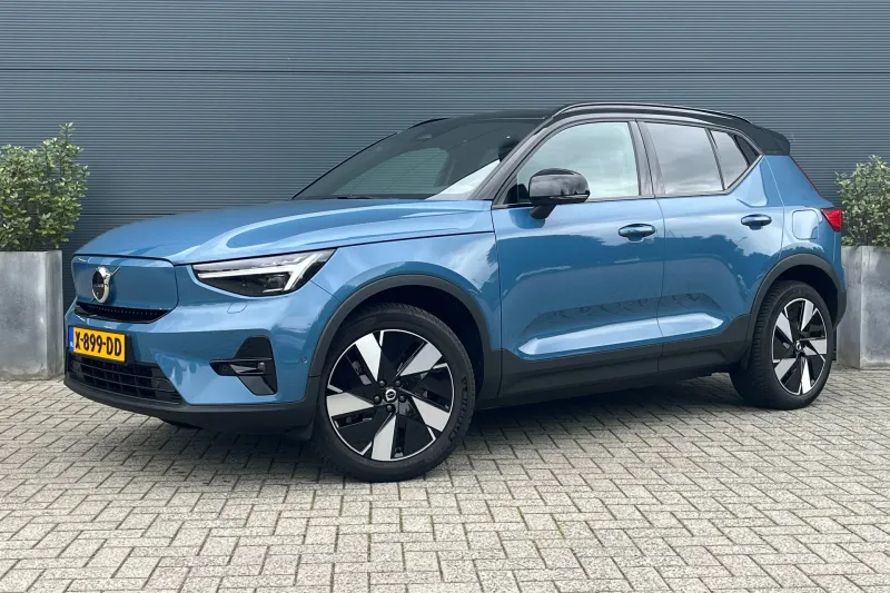 Volvo XC40 (2023)