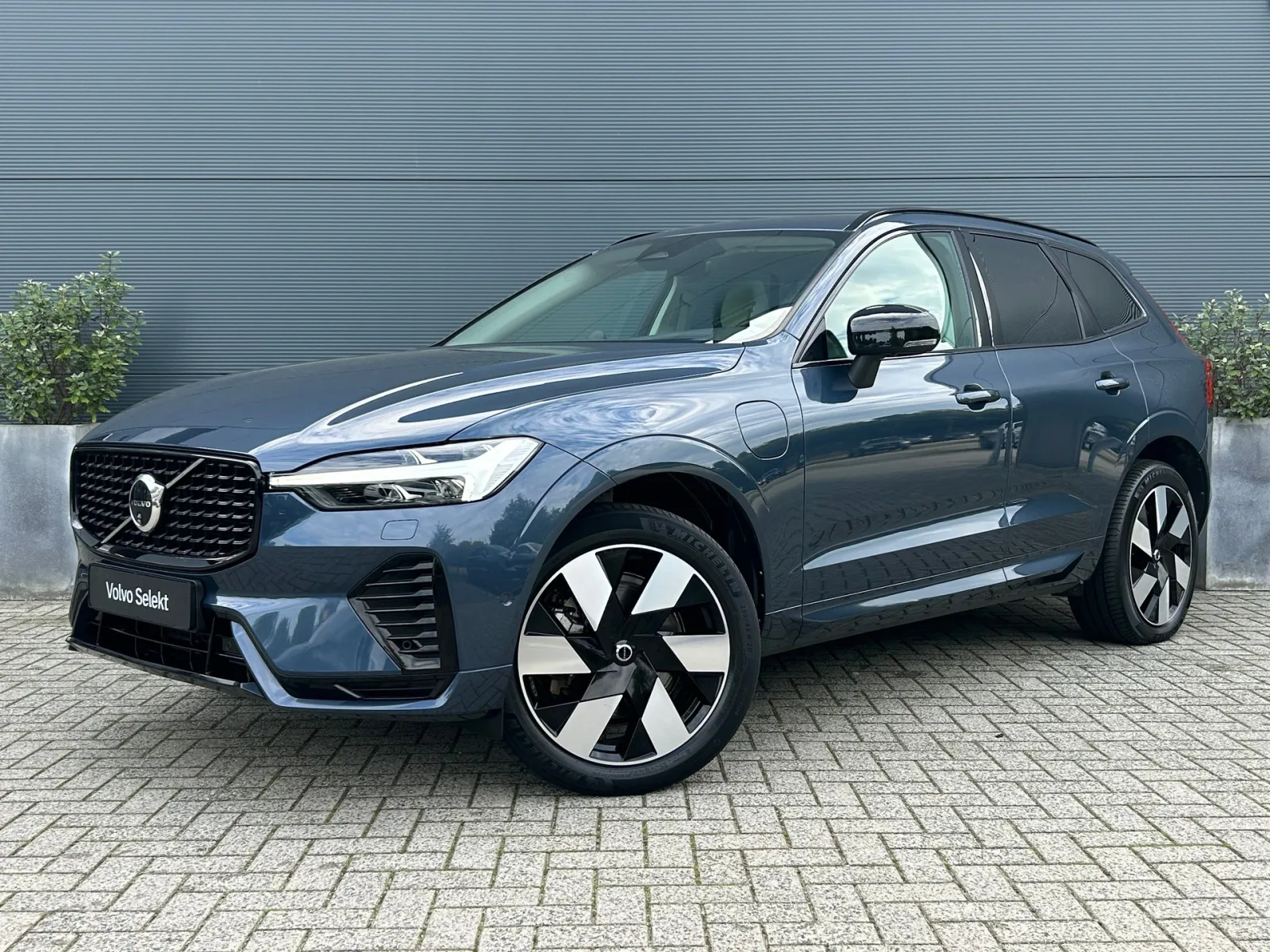 Volvo XC60 (2023) — foto 1