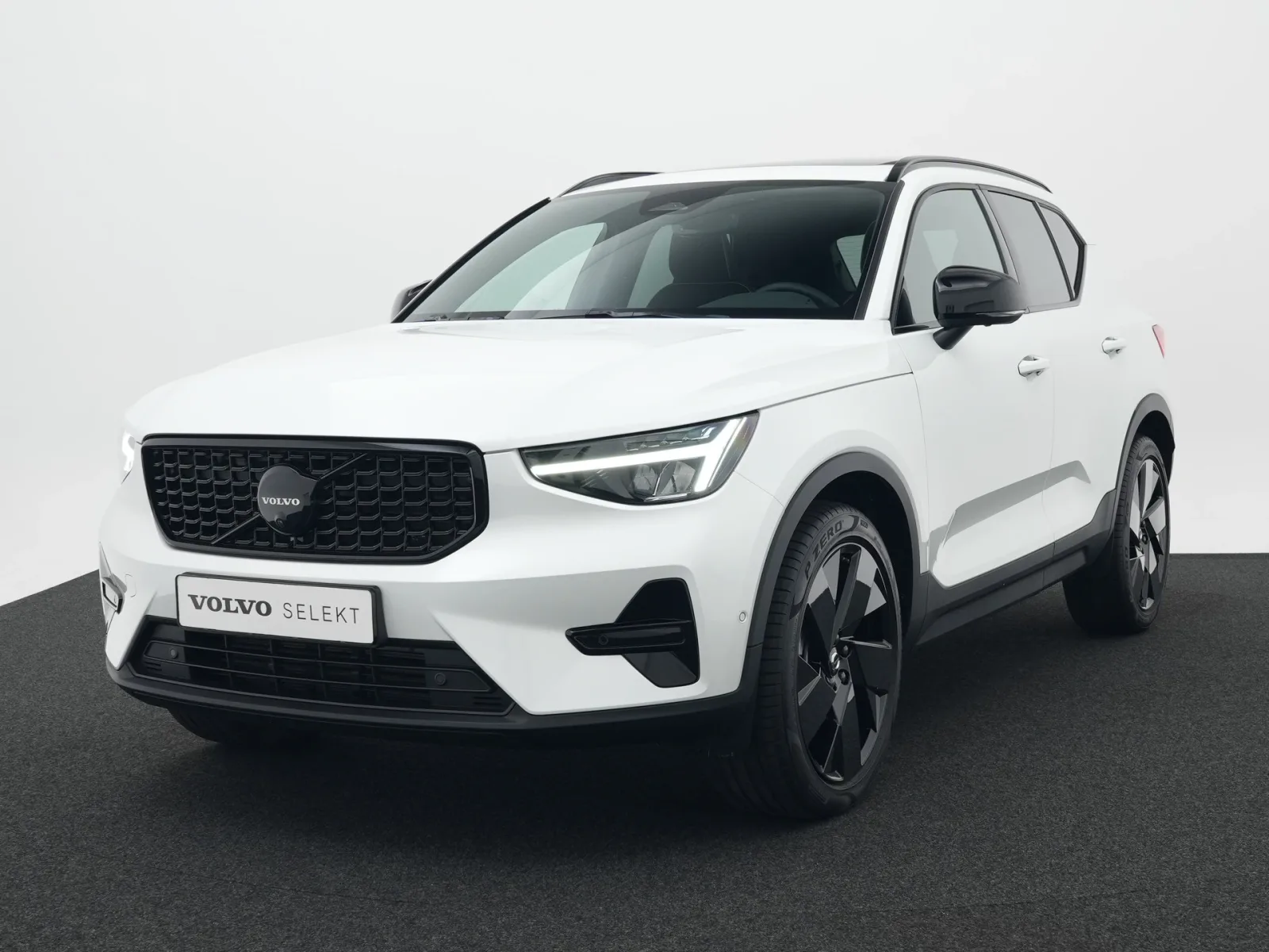 Volvo XC40 (2026) — foto 1