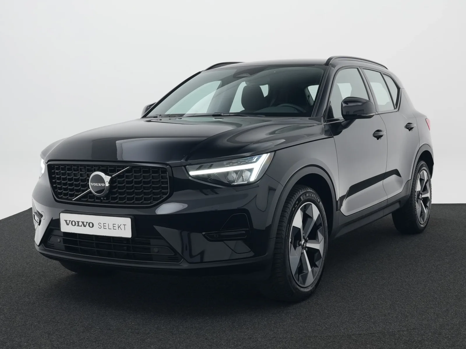 Volvo XC40 (2025) — foto 1