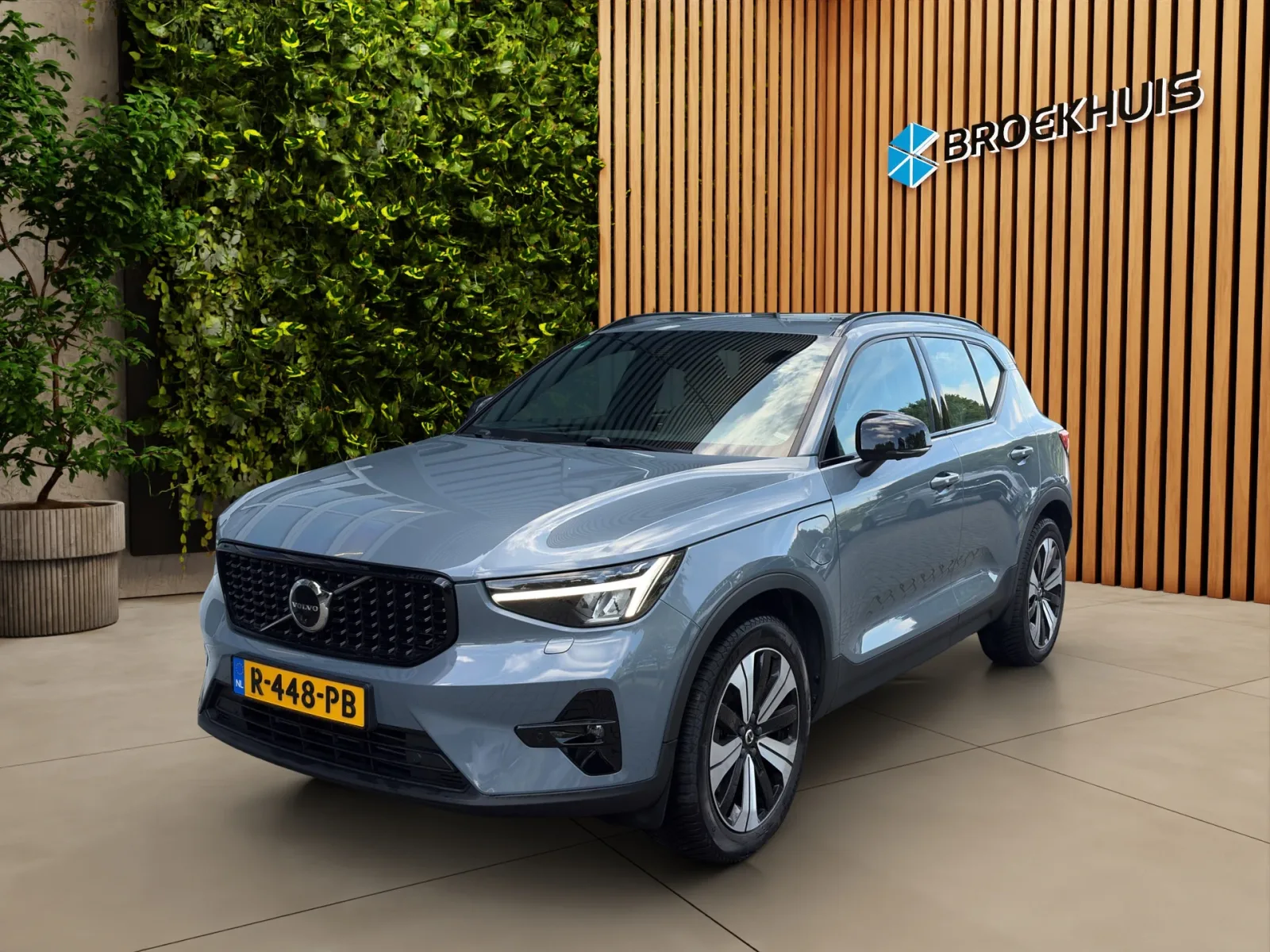 Volvo XC40 (2022) — foto 1