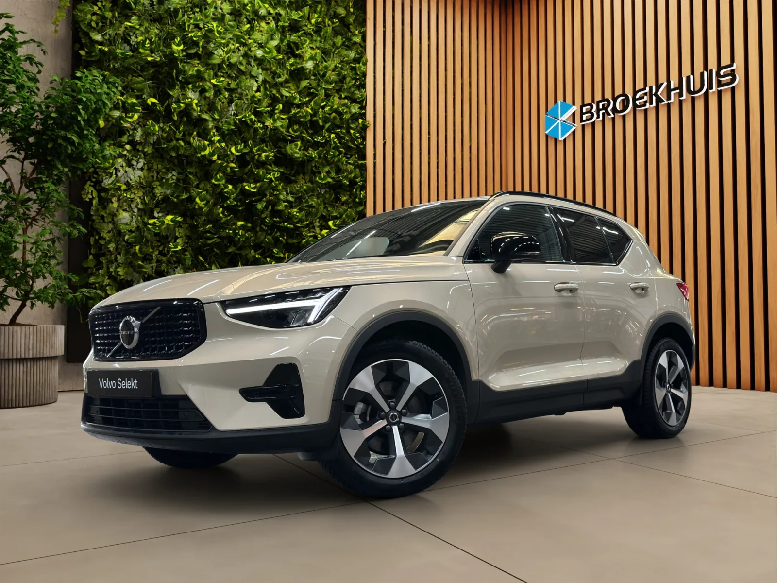Volvo XC40 (2026) — foto 1