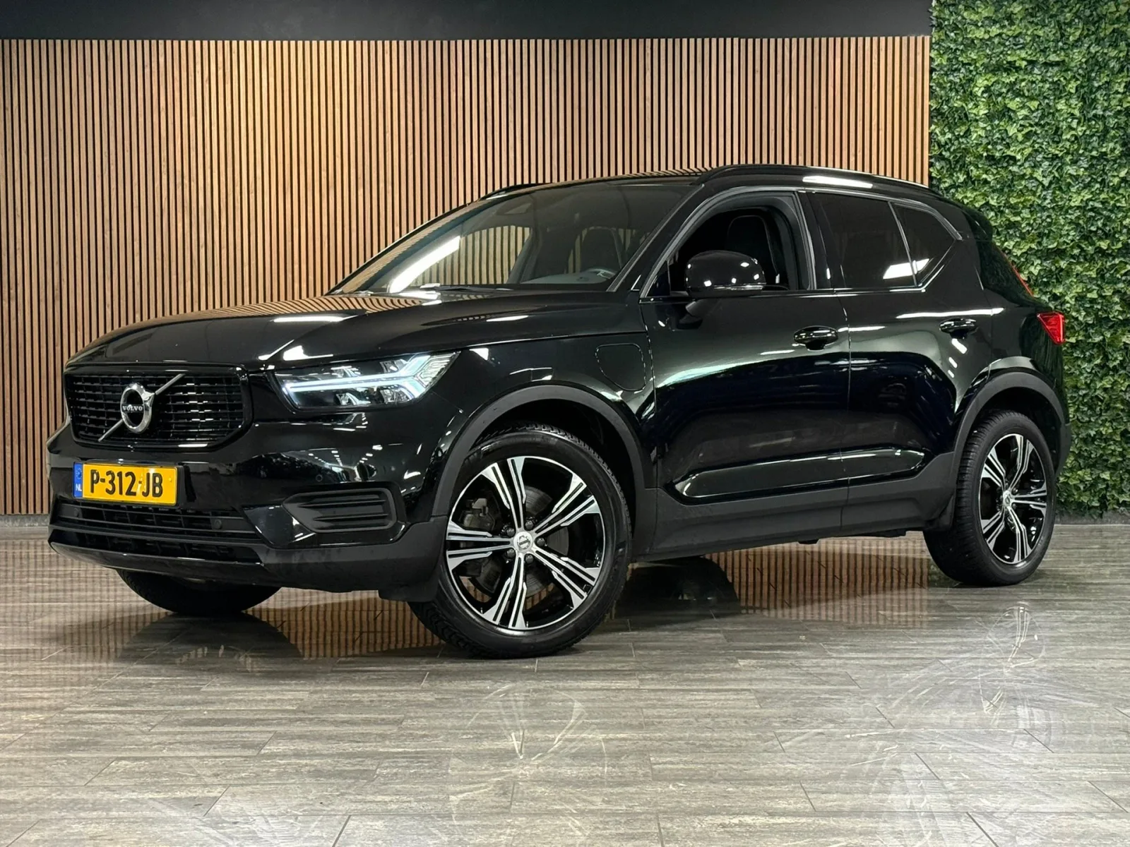 Volvo XC40 (2022) — foto 1