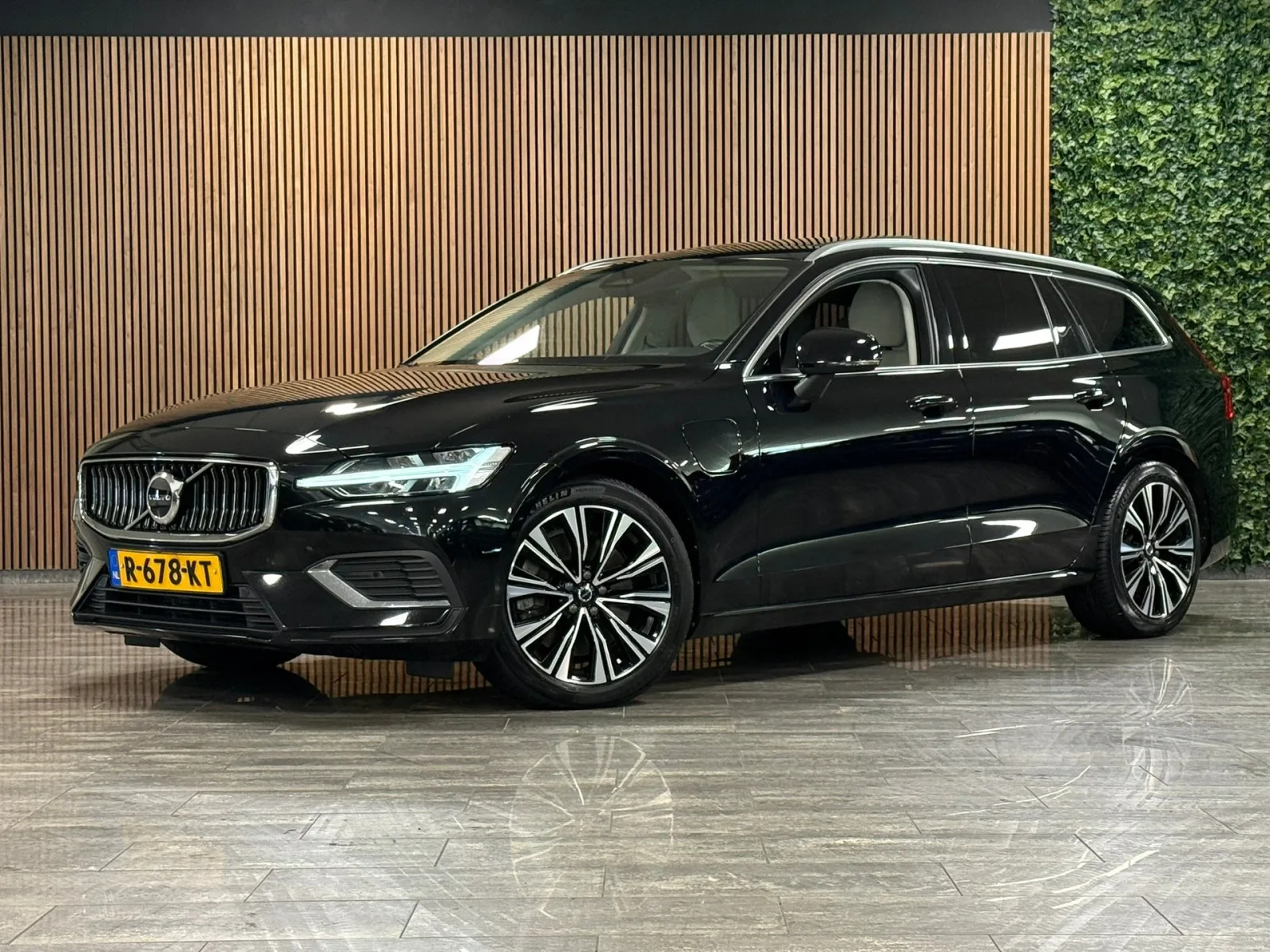Volvo V60 (2022) — foto 1