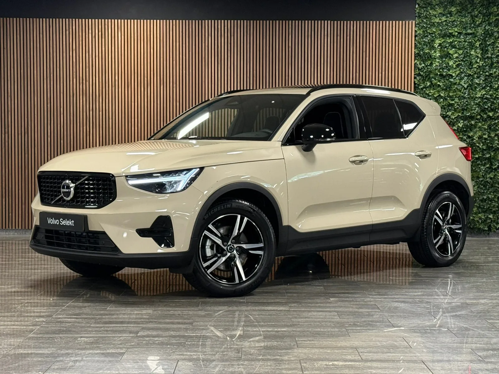Volvo XC40 (2026) — foto 1