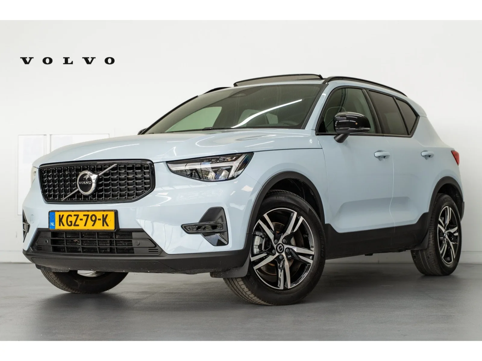 Volvo XC40 (2026) — foto 1