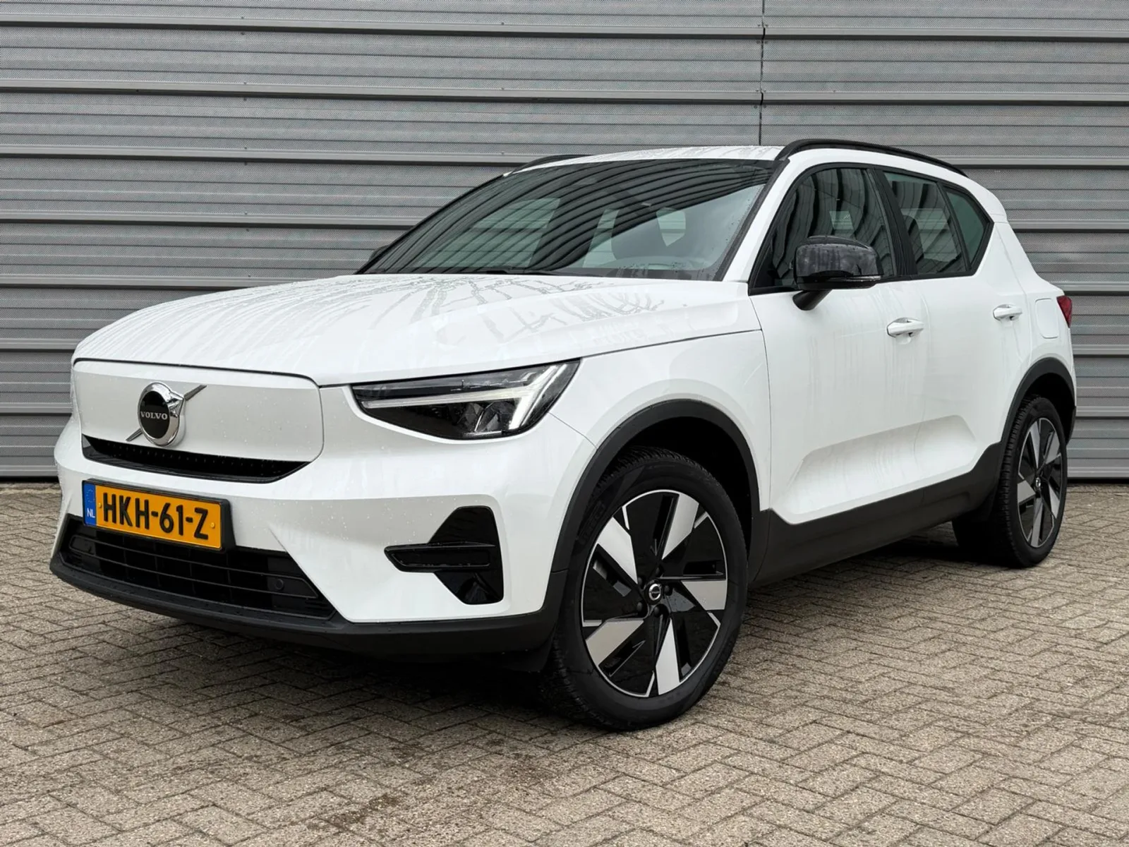 Volvo EX40 (2025) — foto 1