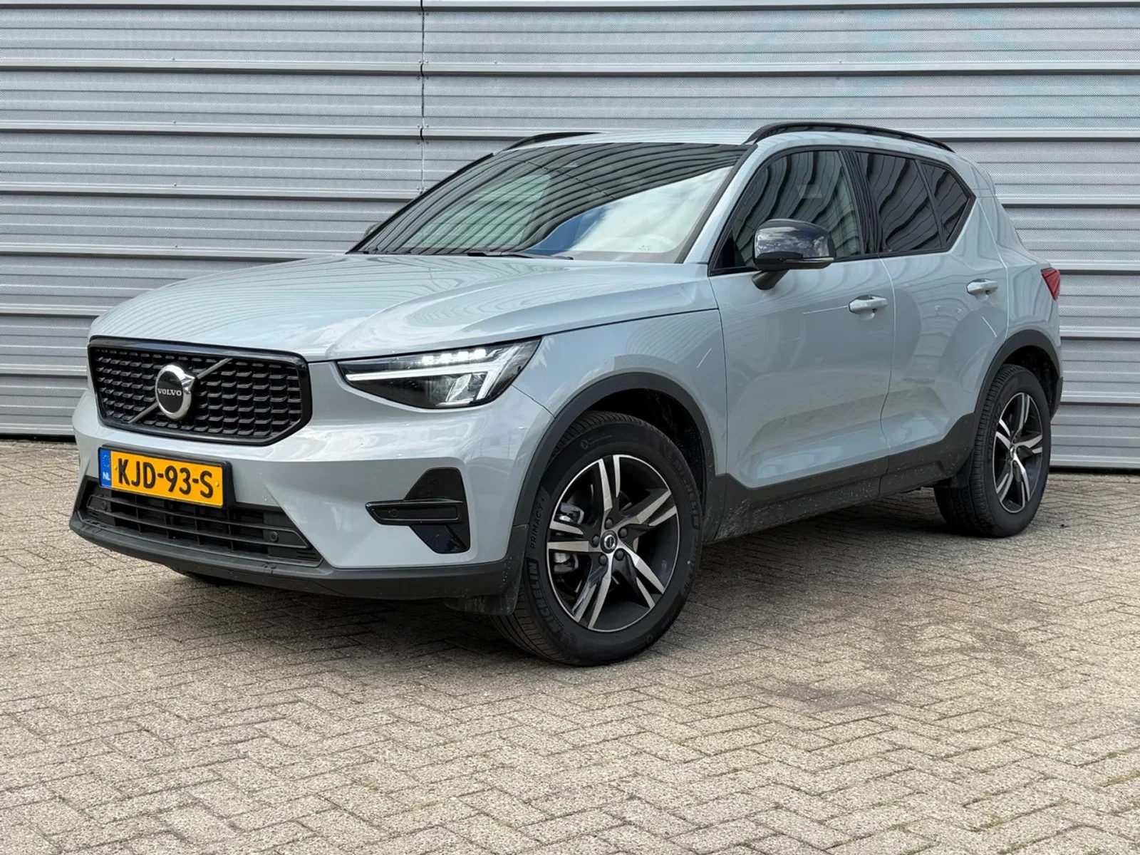 Volvo XC40 (2026) — foto 1