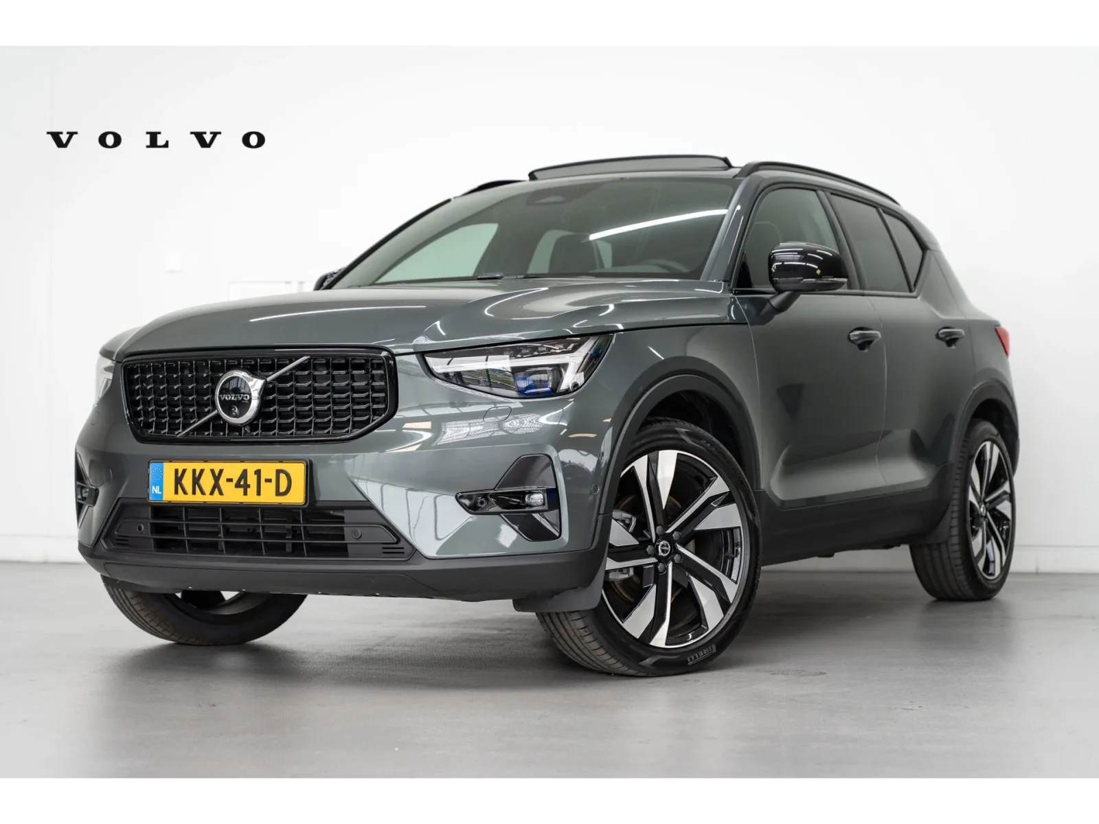 Volvo XC40 (2026) — foto 1