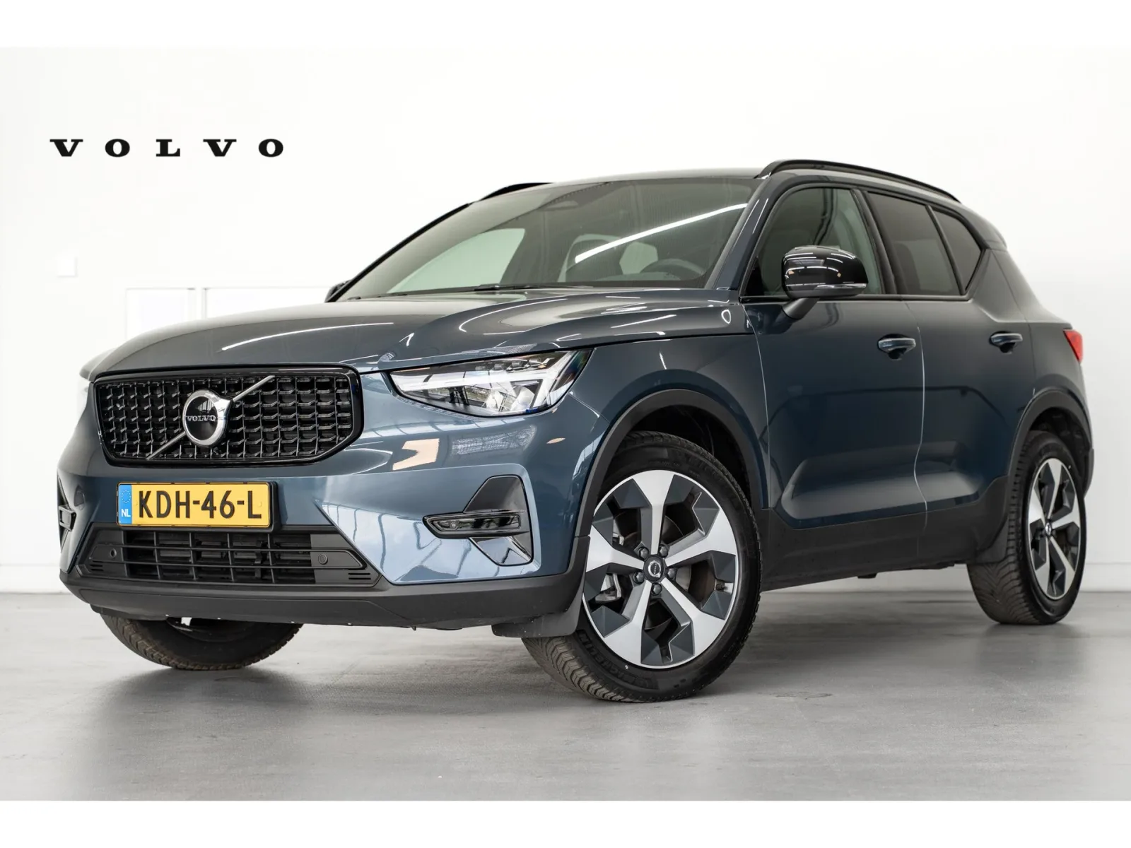 Volvo XC40 (2026) — foto 1