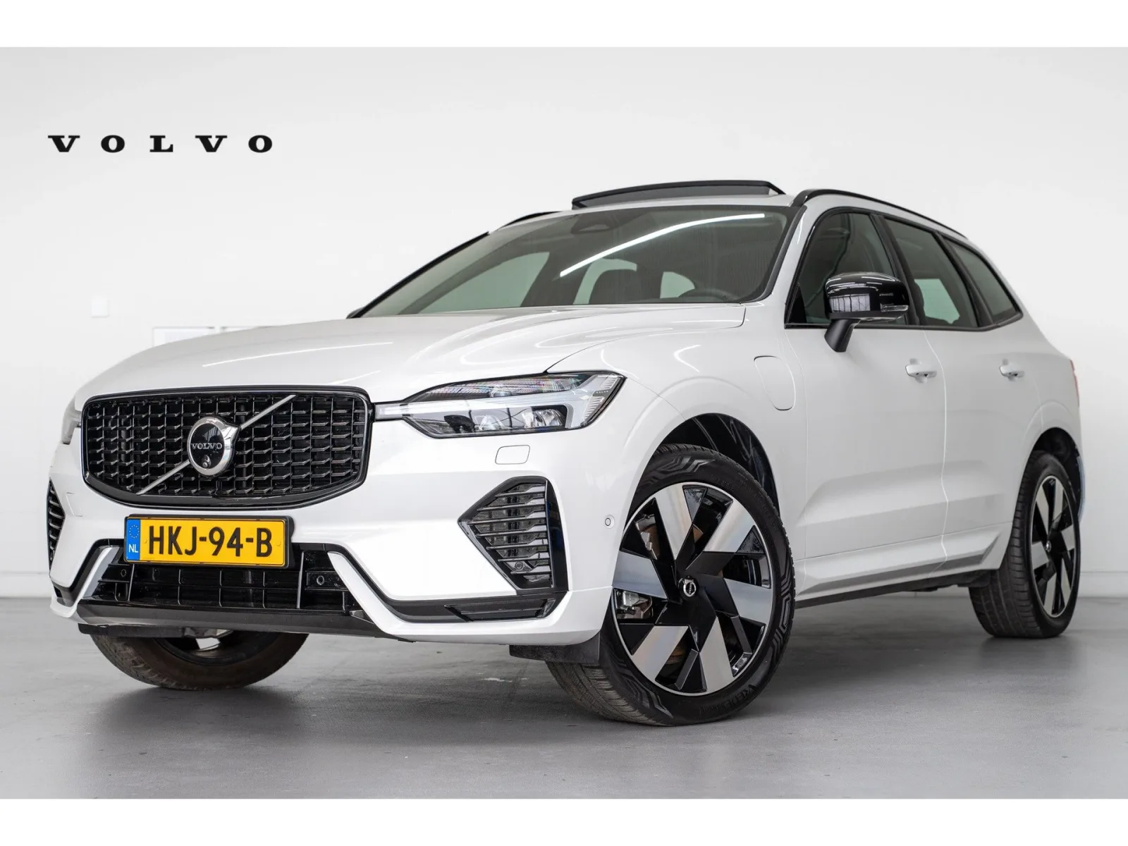 Volvo XC60 (2025) — foto 1