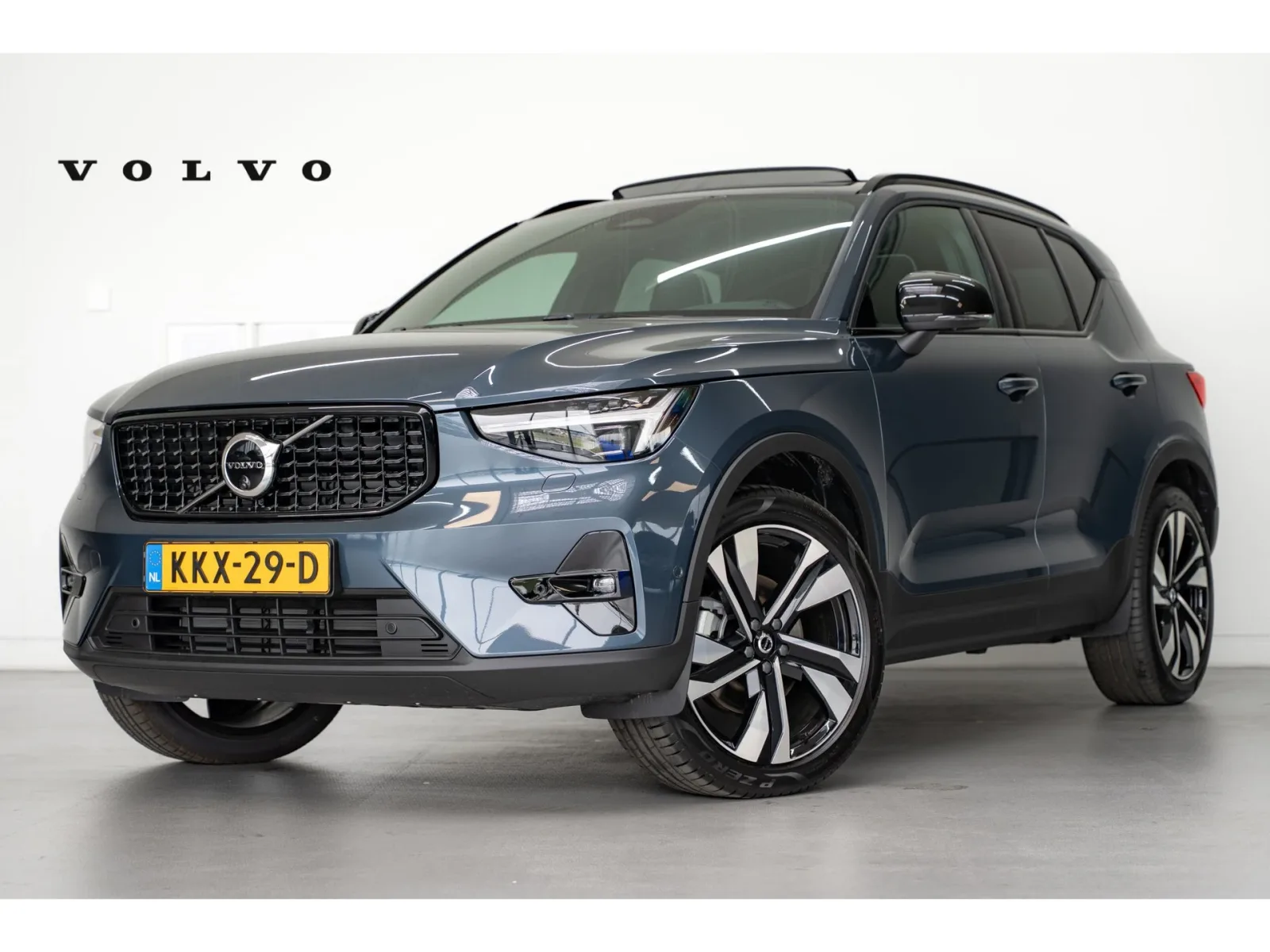 Volvo XC40 (2026) — foto 1