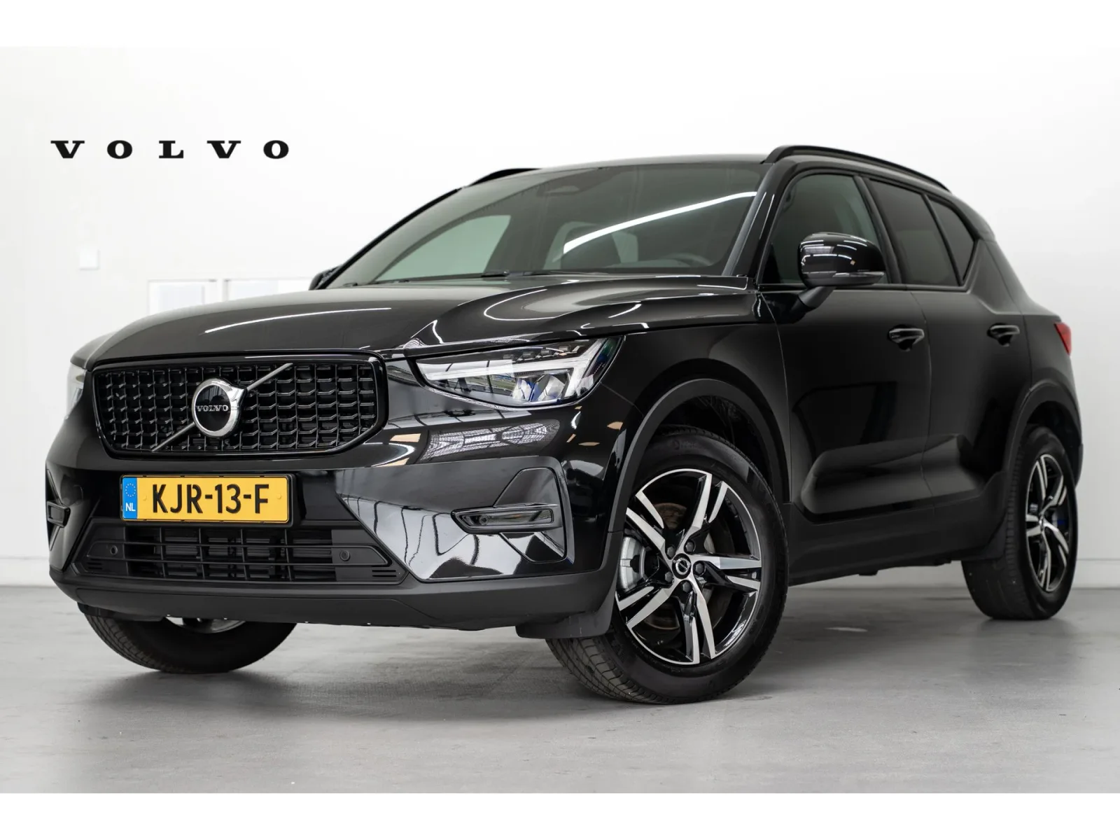 Volvo XC40 (2026) — foto 1