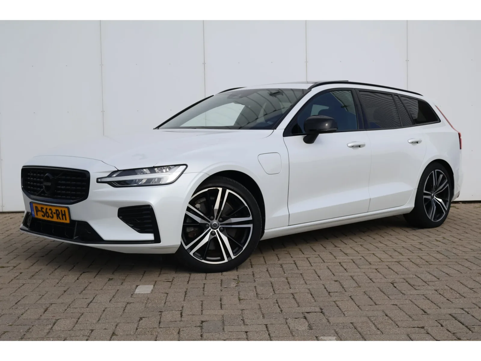 Volvo V60 (2022) — foto 1