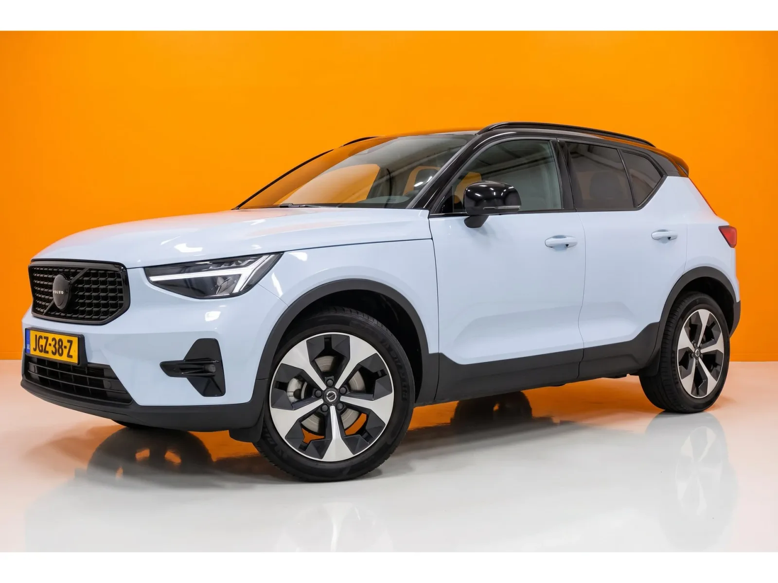 Volvo XC40 (2025) — foto 1