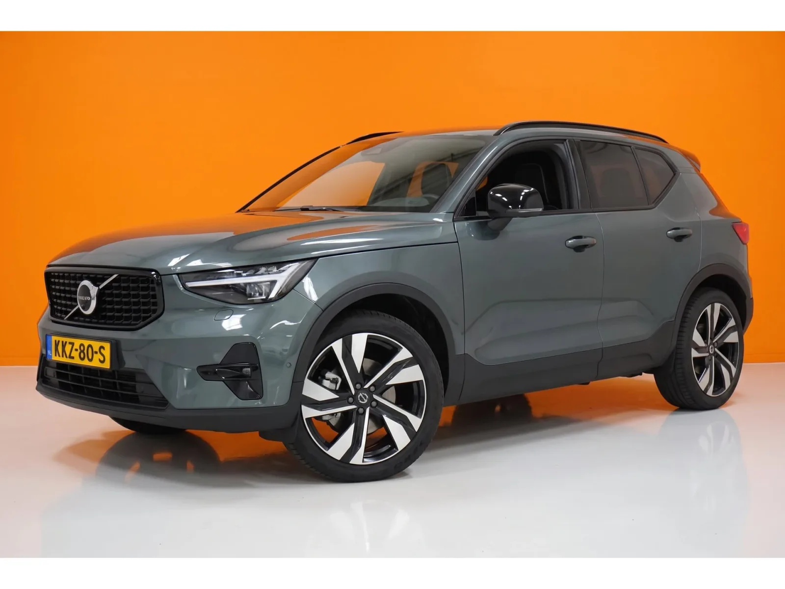 Volvo XC40 (2026) — foto 1