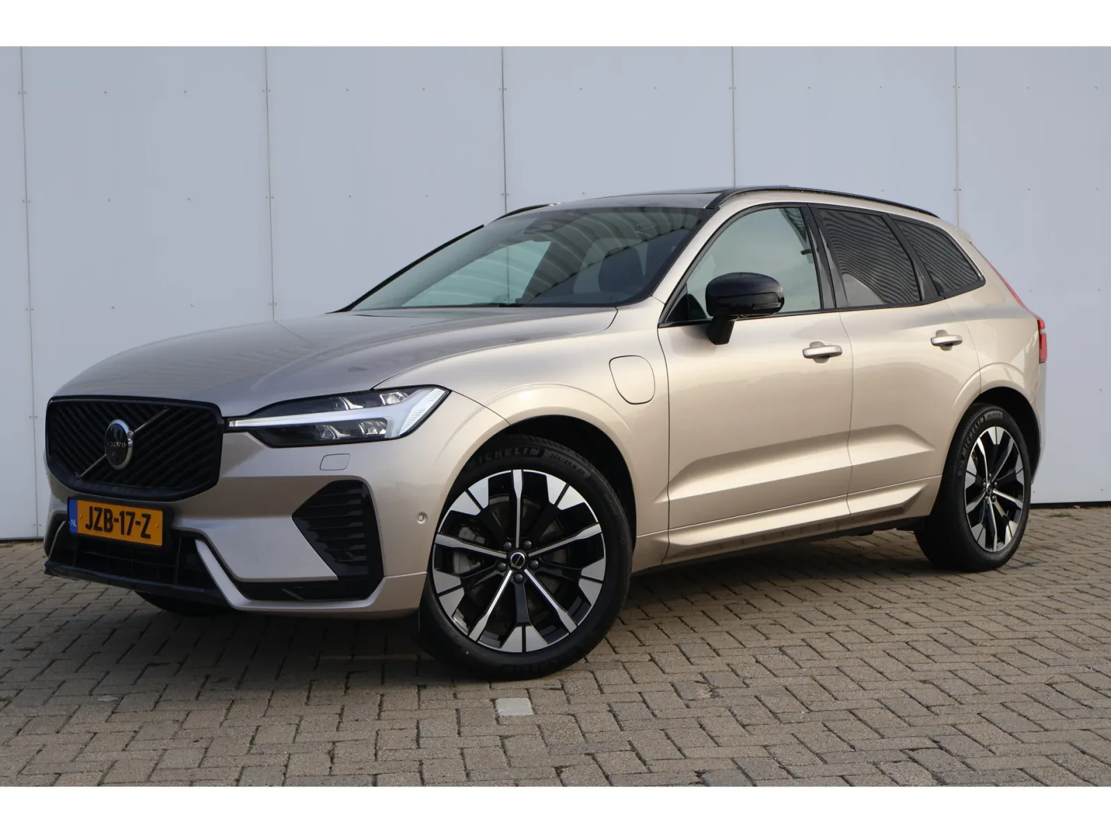 Volvo XC60 (2026) — foto 1