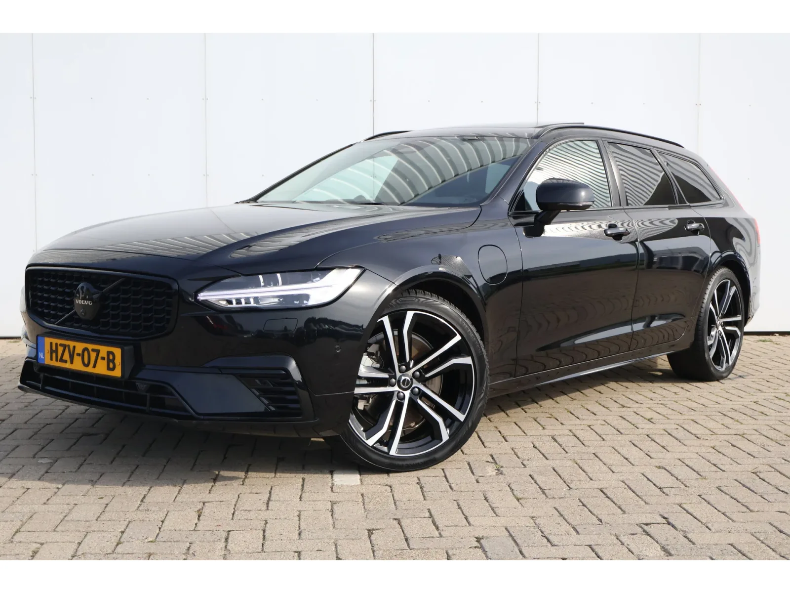 Volvo V90 (2025) — foto 1